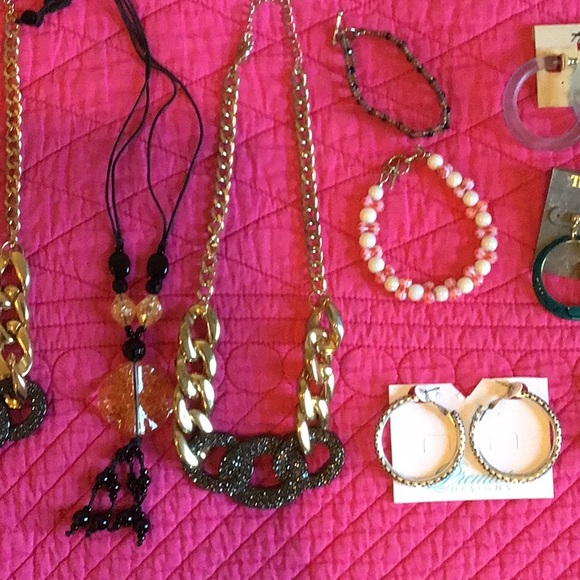 Jewelry Bundle includes a ring from the Suzanne Somers Collection. - Picture 3 of 10